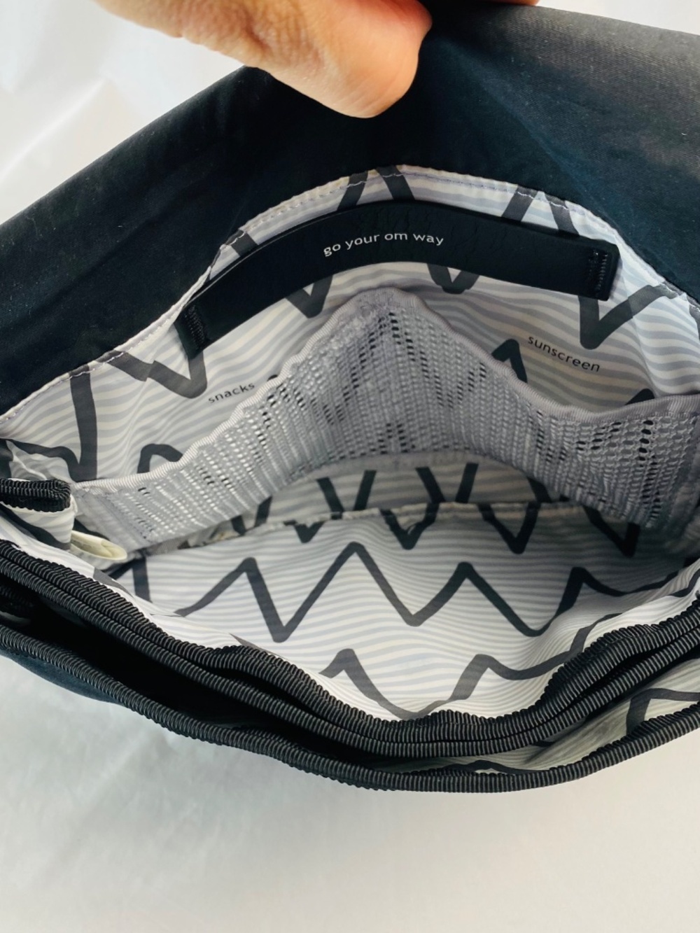 Lululemon Party Om Bag Crossbody in Black - Picture 7 of 16